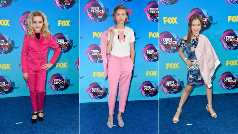 Illustration for article titled Nauseating Neons, Power Suits, and Frilly Florals Dominated the Teen Choice Awards